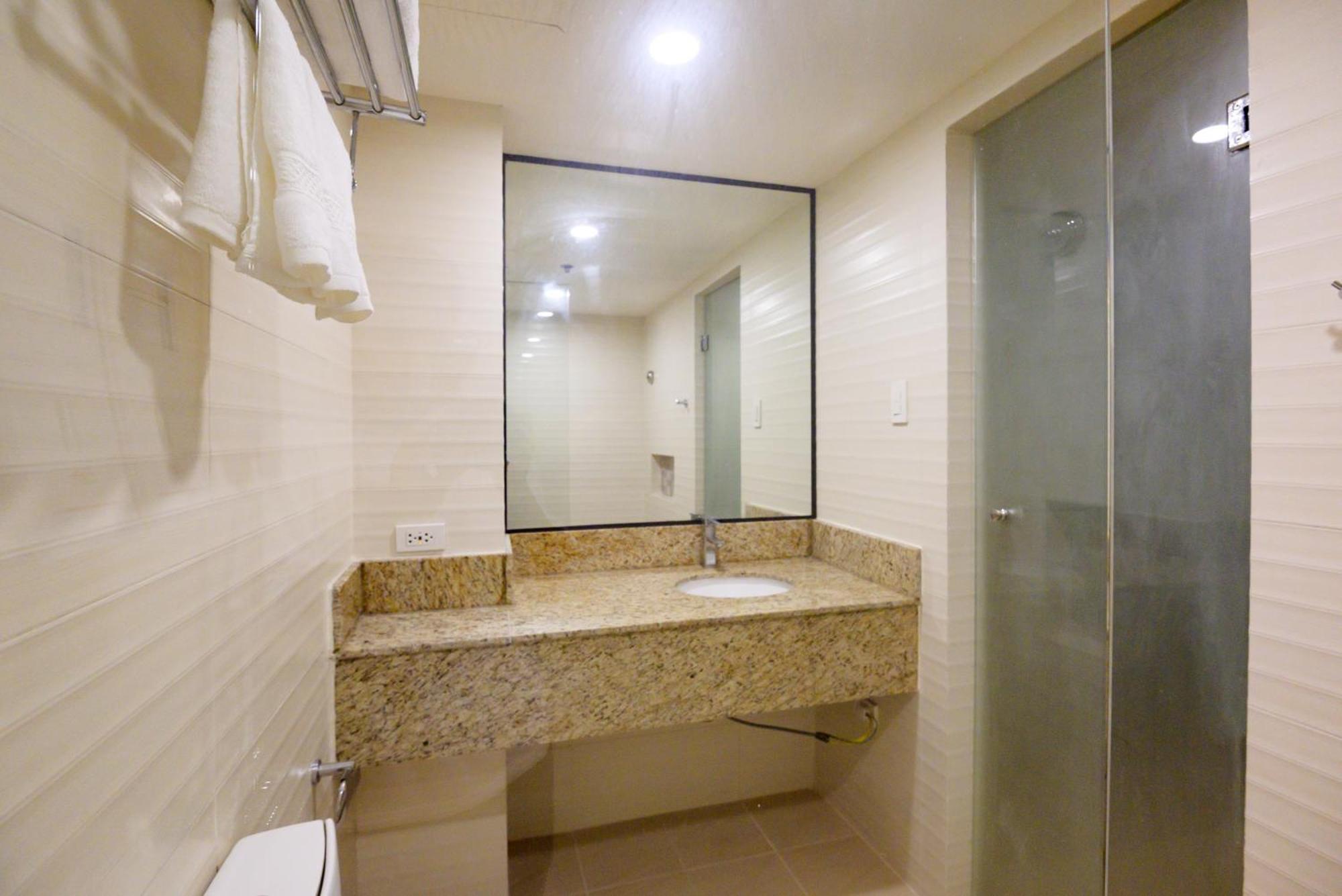 Surestay Plus By Best Western Cebu City Esterno foto