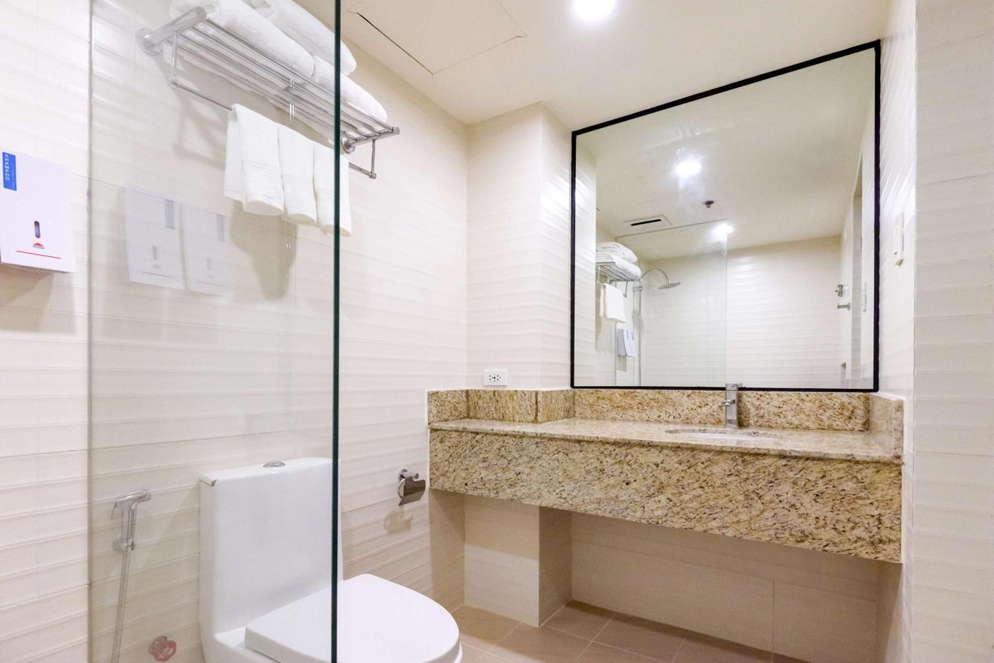 Surestay Plus By Best Western Cebu City Esterno foto