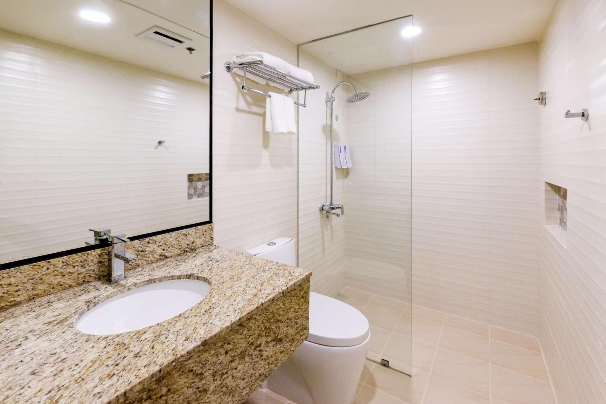Surestay Plus By Best Western Cebu City Esterno foto
